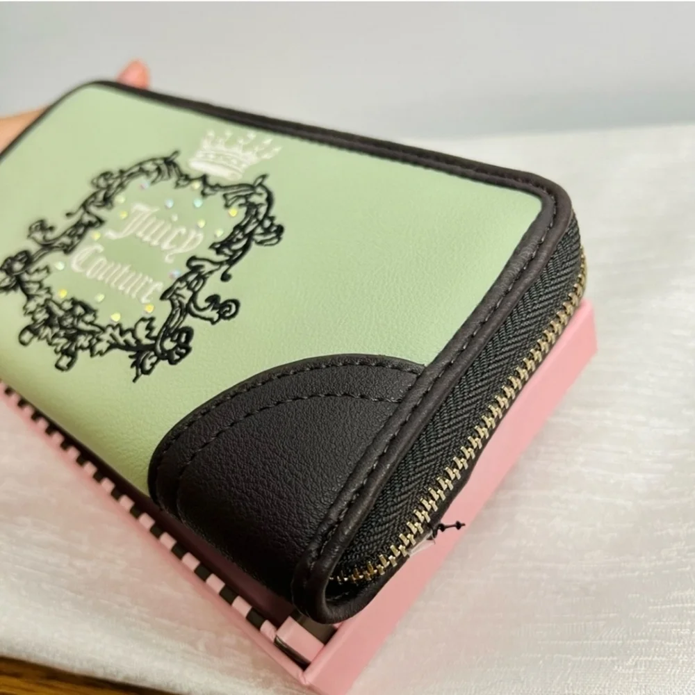 💚▪️Juicy Couture▪️ Sage Green Wallet Purse NWT come in gift box